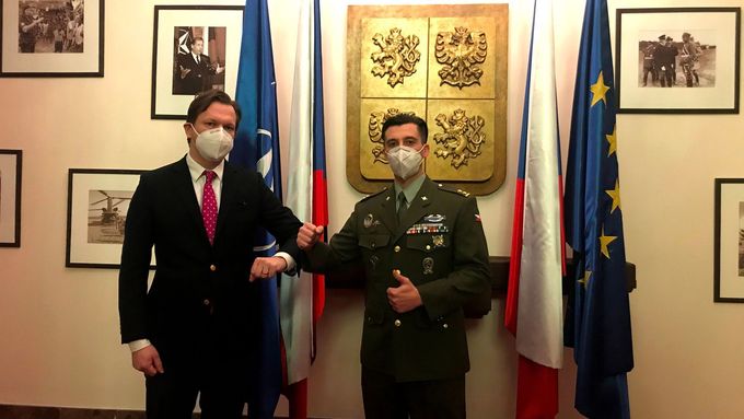 Podplukovník Petr Matouš (vpravo) a náměstek Jan Havránek. „Pro koordinaci postupu, jak čelit hybridním hrozbám, je civilně-vojenská spolupráce nezbytná,“ říká Matouš.