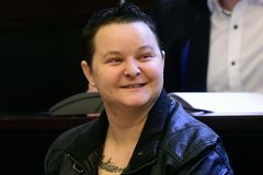 Policisté nezadrželi ženu, jež později vraždila na Smíchově. Soud jim udělil podmínku
