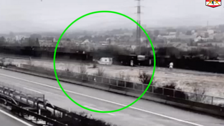 K tragédii chyběly centimetry, policie hledá svědky vybržďování sanitky na dálnici D1