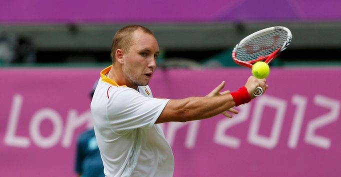 Belgický tenista Steve Darcis v utkání s Čechem Tomášem Berdychem na OH 2012 v Londýně.