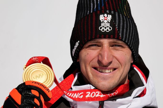 Matthias Mayer se zlatou olympijskou medailí ze Super-G.