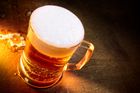 Zmatek v sazbách DPH na pivo se stal terčem vtipálků. Řeší ho i Norris a Krakonoš