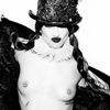 Ellen von Unwerth: snímky ze souboru Wild Wild West, vystavovaného v pražské Leica Gallery