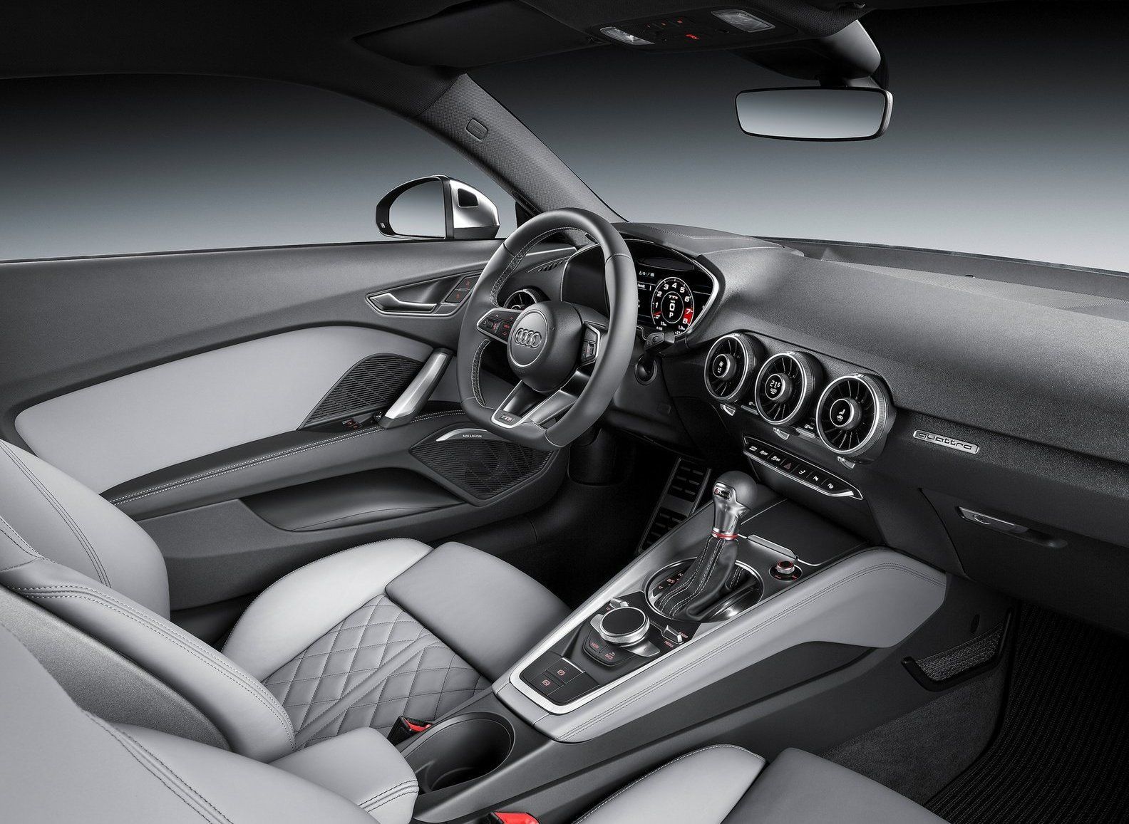 Audi TTS 2016 - interiér