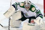 Finský brankář Iiro Tarkki už okusil NHL, ale letos musel vzít za vděk Ufou v KHL.