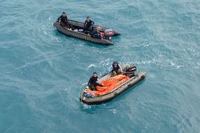 Foto: Čtyři potápěči vytáhli poklad. Vysvětlí smrt 162 lidí?