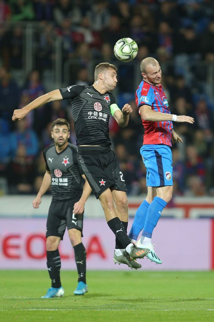 Tomáš Souček a Michael Krmenčík v utkání 14. kola F:L Plzeň - Slavia