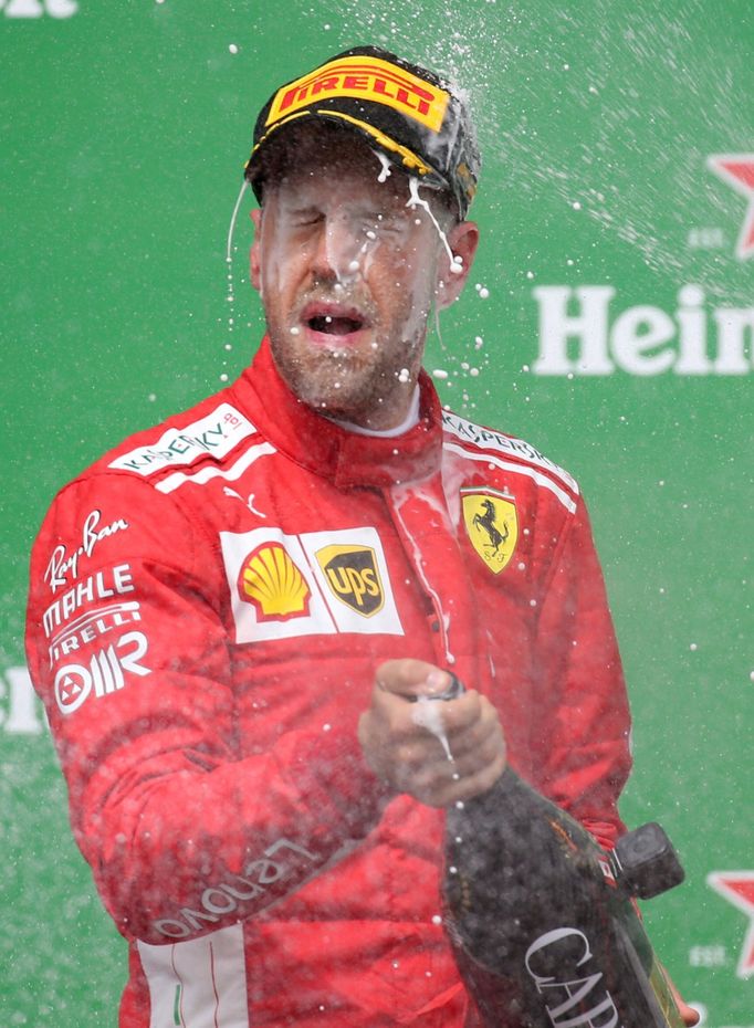 Sebastian Vettel slaví triumf ve Velké ceně Kanady 2018