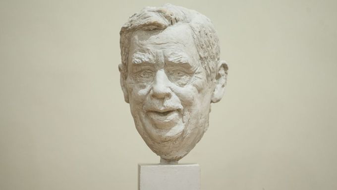 Václav Havel patřil mezi elity. Dnes se po něm lidem stýská. Ne všem. Někteří ho nenávidí. Osud elit.