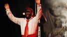 Performer Jesus Aceves (also known as Chuy), who has hypertrichosis, which is a skin condition where an abnormal amount of hair growth is present on the body, performs during a rehearsal for the Circus of Horrors at the Churchill Theatre in Bromley, south east London January 10, 2013. Circus of Horrors, former finalists on television program "Britain's Got Talent", have advertised for a wolf man or woman on government jobs website Directgov. The circus have a Mexican wolf man (who is Aceves), but new UK Border Agency rules meant that before a worker can be granted a certificate of sponsorship, the company must advertise the job in Britain. Picture taken January 10, 2013. REUTERS/Luke MacGregor (BRITAIN - Tags: ENTERTAINMENT HEADSHOT HEALTH SOCIETY IMMIGRATION BUSINESS EMPLOYMENT) Published: Led. 11, 2013, 10:12 dop.