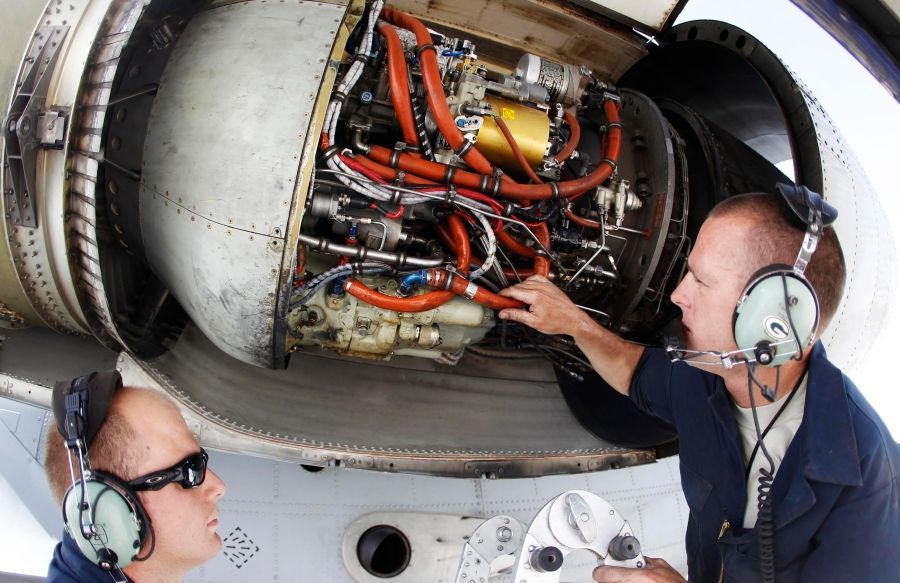 Nahlédněte mezi ostré hochy na základně U.S. Air Force v Kandaháru