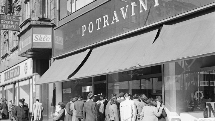 Když všichni přišli téměř o vše. Komunisté měnovou reformu tajili do poslední chvíle