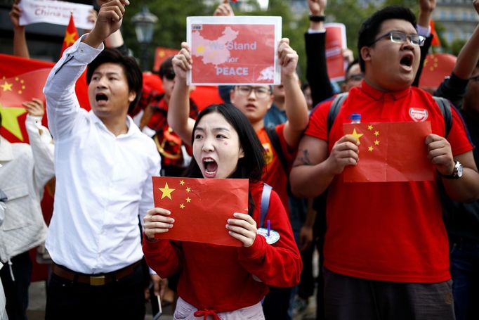 V Londýně demonstrovali lidé na podporu protestujících v Hongkongu i ti, kteří podporují čínskou policii