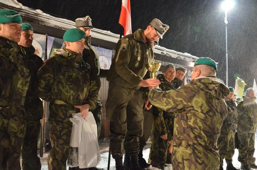 Vyhlášení vítězů extrémního armádního závodu Winter Survival v Jeseníkách