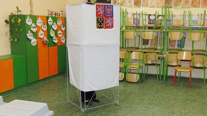 Lidé ze čtyř středočeských obcí si zvolili nová zastupitelstva, předchozí se rozpadla