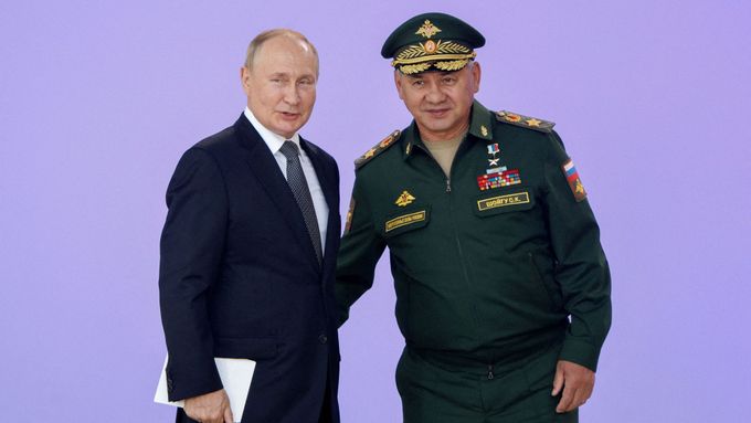Vladimir Putin a Sergej Šojgu.