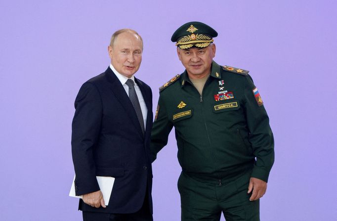 Vladimir Putin a Sergej Šojgu.