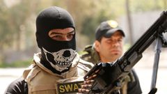 Příslušník iráckých speciálních sil v ulicích Mosulu