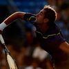 Chorvatský tenista Marin Čilič odpaluje míček proti Britovi Andymu Murraymu na US Open 2012.