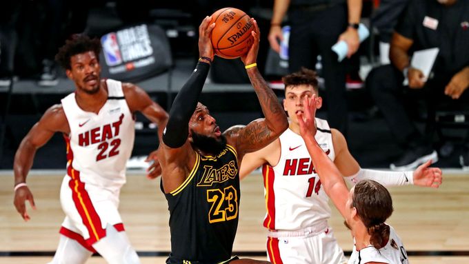 LeBron James při druhém finále NBA proti Miami.