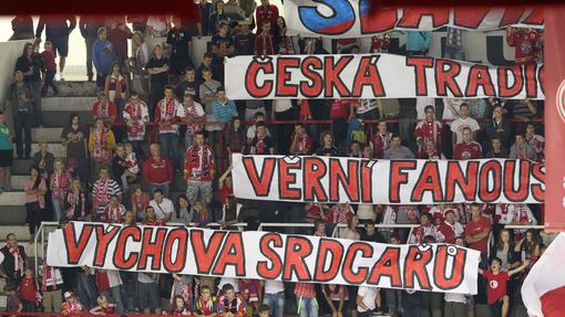 Hokej, Slavia - Lev Praha: slávistické transparenty