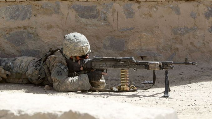Británie udržuje v Afghánistánu kontingent 10 tisíc vojáků