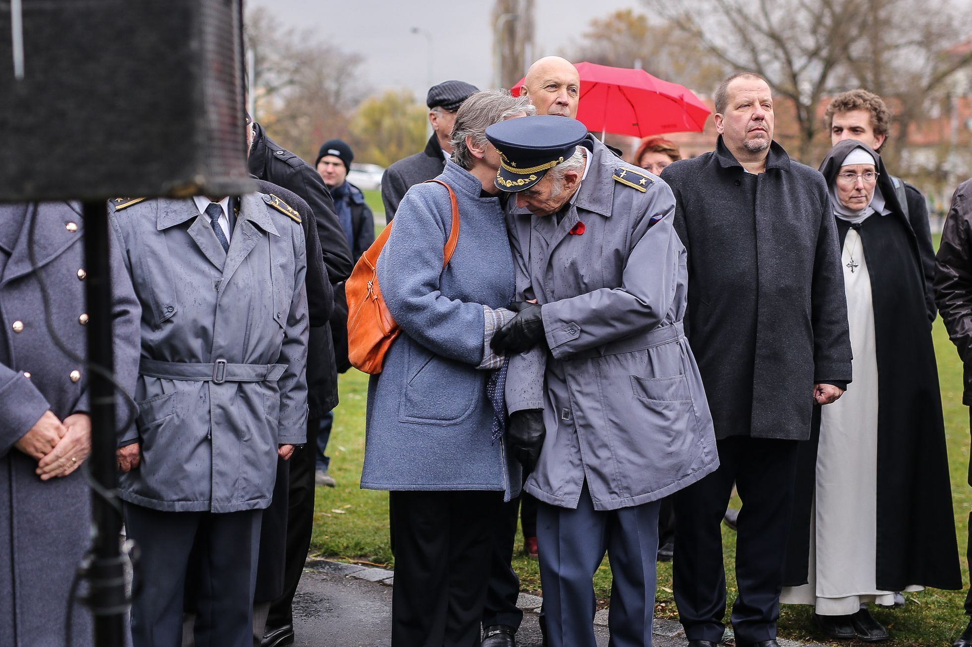 Odhalení pamětní desky Čechoslovákům bojujícím v RAF na památníku na Klárově v Praze