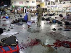 Při útocích na Bombaj zahynulo 80 lidí a 250 bylo zraněno