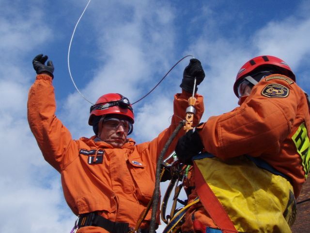 Záchranáři na komíně