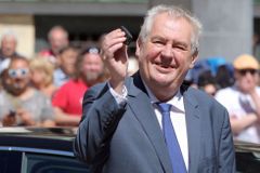 Zeman přijal pozvání do Číny na oslavy výročí konce války