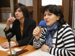 Olga Zubová se svým asistentem, další rebelem v SZ, Matějem Stropnickým.