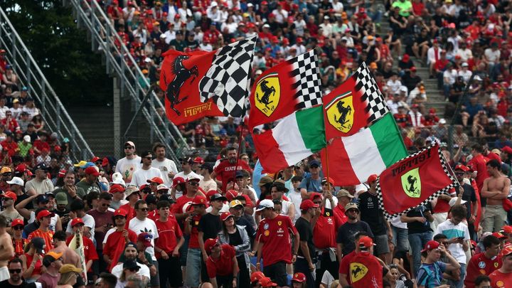 Hamilton se cítí zničený, Ferrari v kvalifikaci vyhořelo. Kvalifikaci vyhrál McLaren; Zdroj foto: Reuters