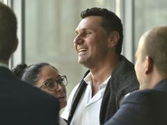 Vladimír Růžička u soudu se svou přítelkyní.