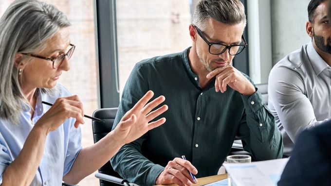 Starší zaměstnanci jsou zodpovědní a loajální, přesto jsou na pracovním trhu přehlížení.
