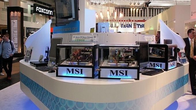 MSI nabízel netradiční pohledy do nitra PC postavených převážně z vlastních komponent.