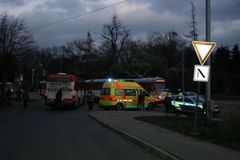Autobus v Olomouci narazil do tramvaje. Nedal přednost