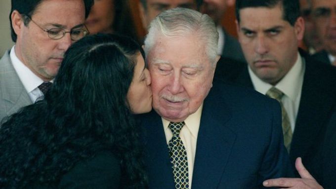 Augusto Pinochet - září 2003, 30. výročí puče.