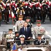 Francie, Paříž, vojenská přehlídka, den Bastily, Macron