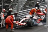 Heikki Kovalainen vyhrál sobotní trénink, zároveň v něm však i havaroval.