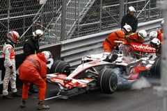 Před kvalifikací se dařilo McLarenům. Räikkönen třetí