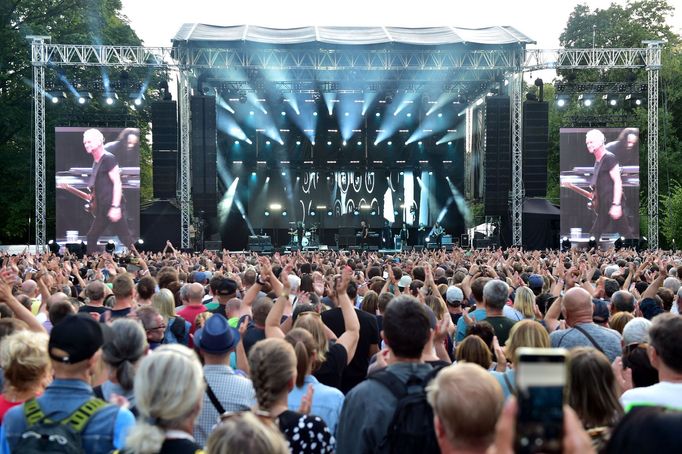 Snímek ze Stingova koncertu ve Slavkově u Brna.