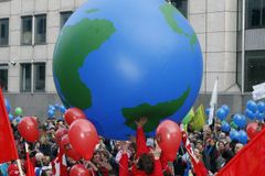 Zelení chtěli demonstrovat kvůli klimatu. Přes zákazy v Paříži i Bruselu chtějí vyjít do ulic