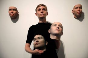 Jak vznikaly DNA portréty Chelsea Manningové