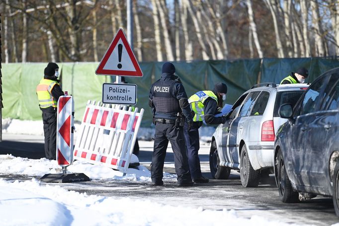 Kontrola na hranicích mezi Německem a Českou republikou poblíž města Wunsiedel v Bavorsku. 14. 2. 2021