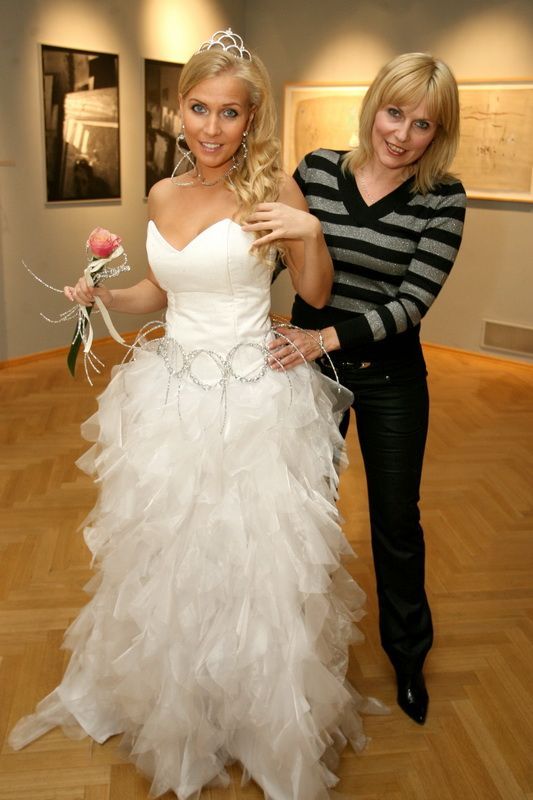 Míša Ochotská - zkouška šatů