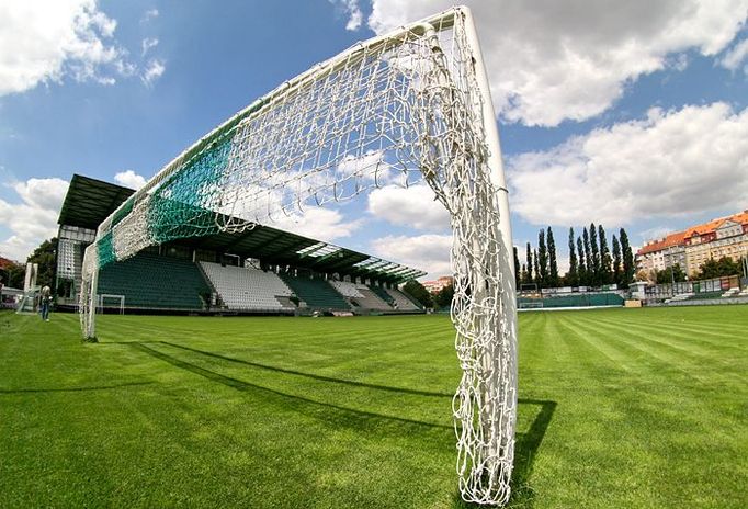 Prozatimní výhled od branky. Úpravy na stadionu celkový ráz o mnoho nezměnily.