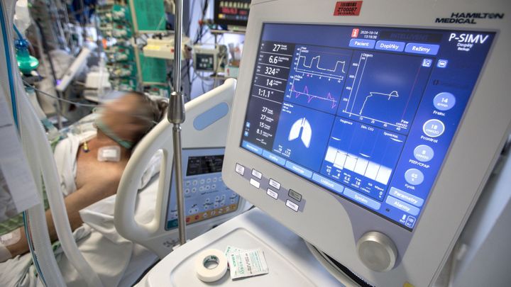 Nemocnice s použitím ivermektinu vyčkávají. O jeho účinnosti stále panují pochyby