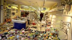 Supermarket v Hamburku, který během summitu G20 zničili demonstranti.