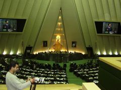Jednací sál íránského parlamentu.