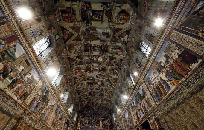 The Sistine Chapel is pictured at the Vatican March 9, 2013. The conclave begins on Tuesday, with the sequestered cardinals using the chimney to tell the outside world whether or not they have chosen a new leader - black smoke signifying no decision and white smoke announcing a new pontiff. REUTERS/Stefano Rellandini (VATICAN - Tags: RELIGION) Published: Bře. 9, 2013, 12:21 odp.